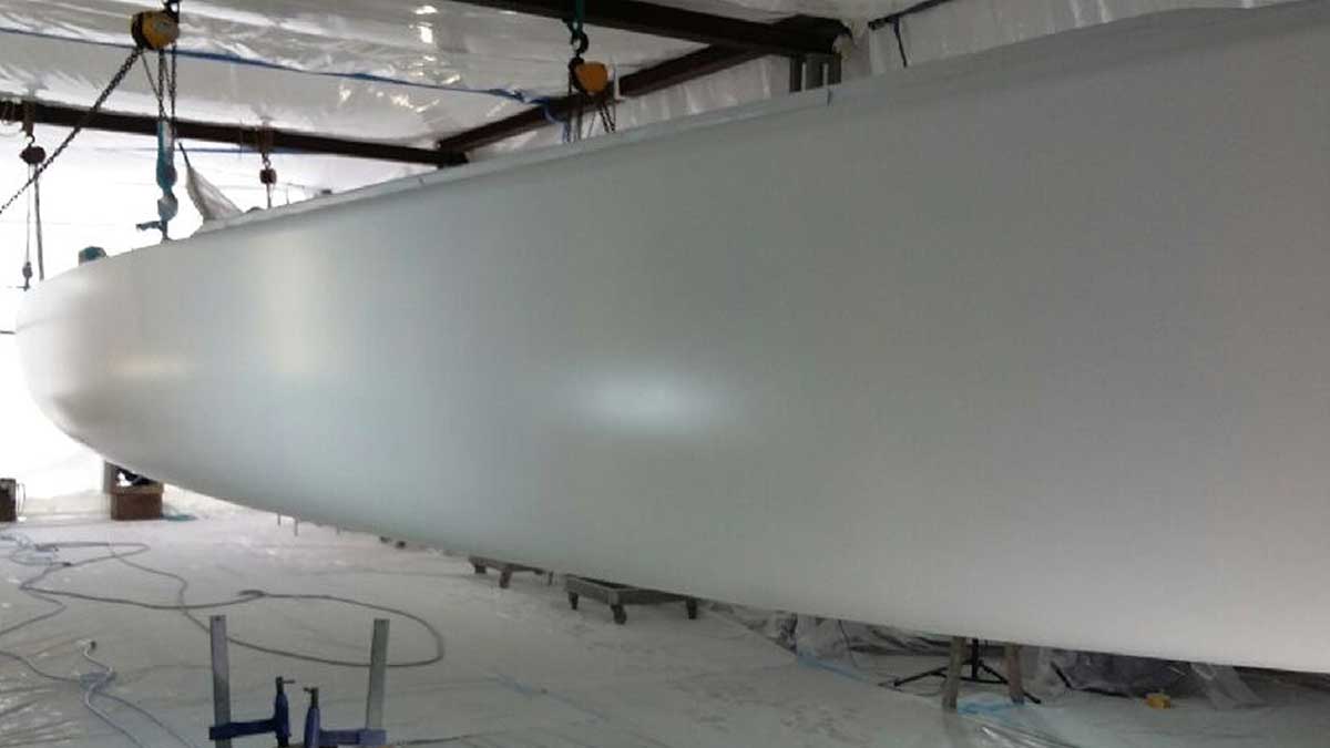 Peinture effet miroir du monocoque RC 44