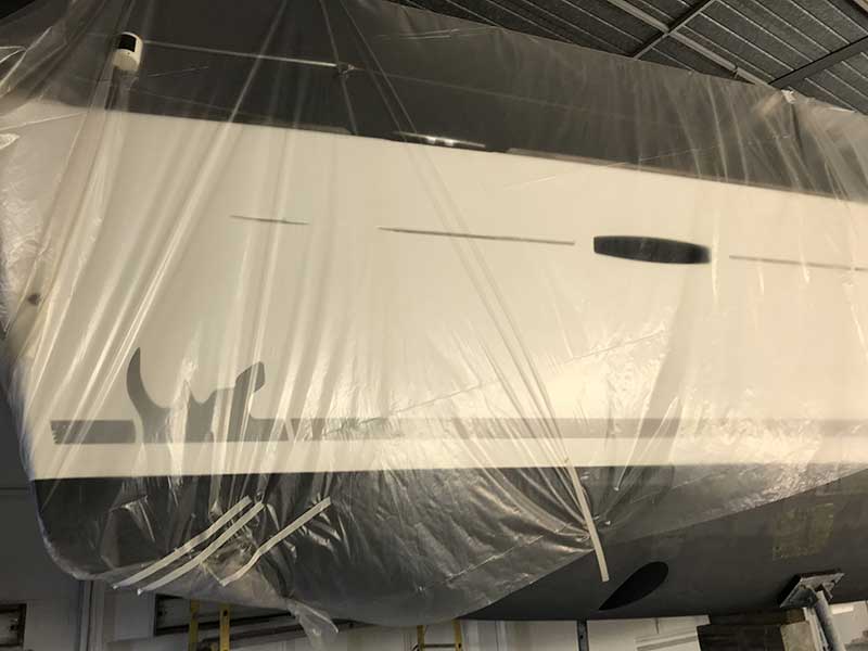 Travaux structurels sur le bateau Stratification et finition en fibre polyester intérieur et extérieur