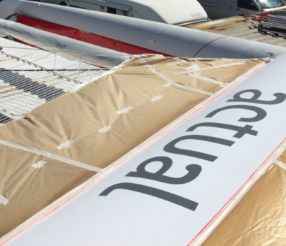 Les Ateliers d'Olivier, peinture et finition Peinture et finition du trimaran Actual